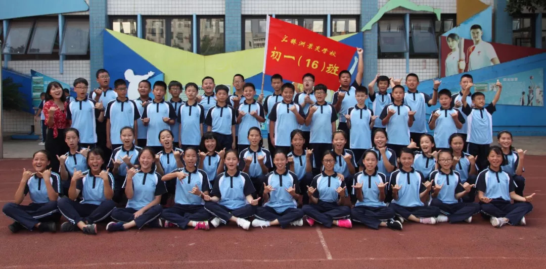 神州豪门斗志昂扬，热血铸就壮丽传奇