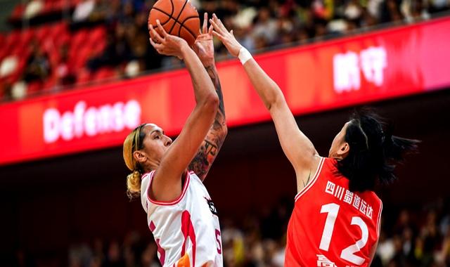 美国女篮实力横扫对手，夺得国际杯冠军